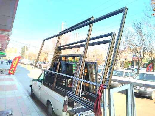 وانت در حال جابجایی درب و پنجره