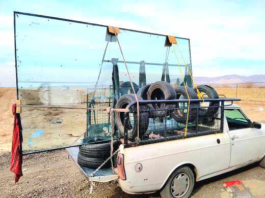 وانت بار در حال جابجایی شیشه